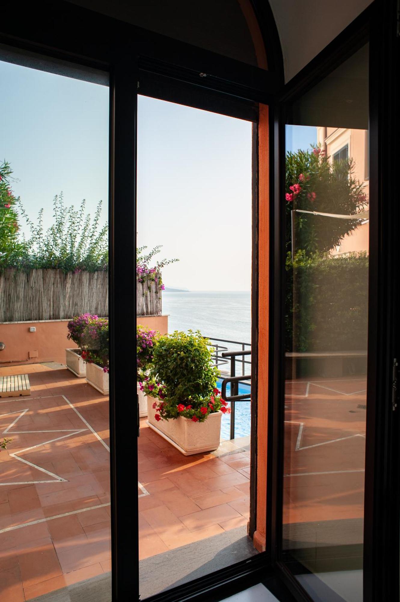 Villa Margi Вико Екуензе Екстериор снимка