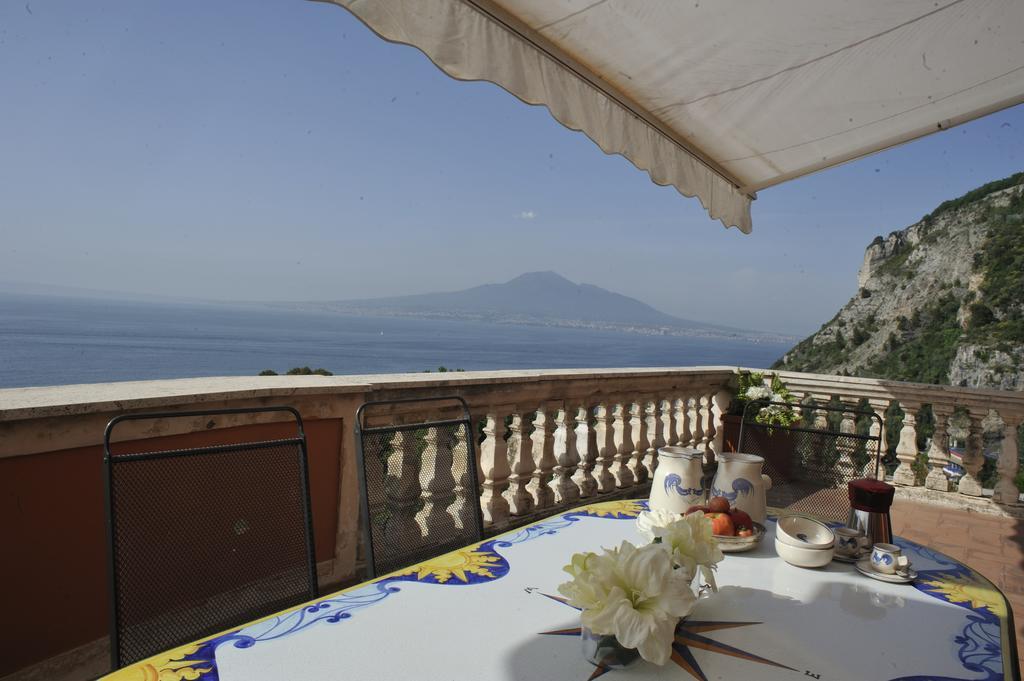 Villa Margi Вико Екуензе Стая снимка