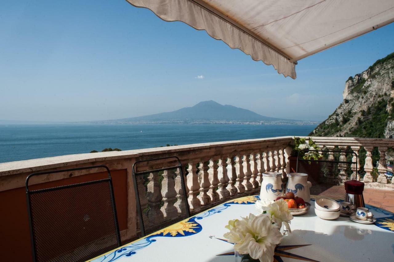 Villa Margi Вико Екуензе Екстериор снимка